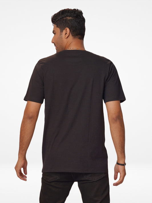 Men's Graphic Logo T-Shirt crafted with M𝗲𝗿𝗰𝗲𝗿𝗶𝘇𝗲𝗱 𝗳𝗶𝗻𝗶𝘀𝗵𝗶𝗻𝗴