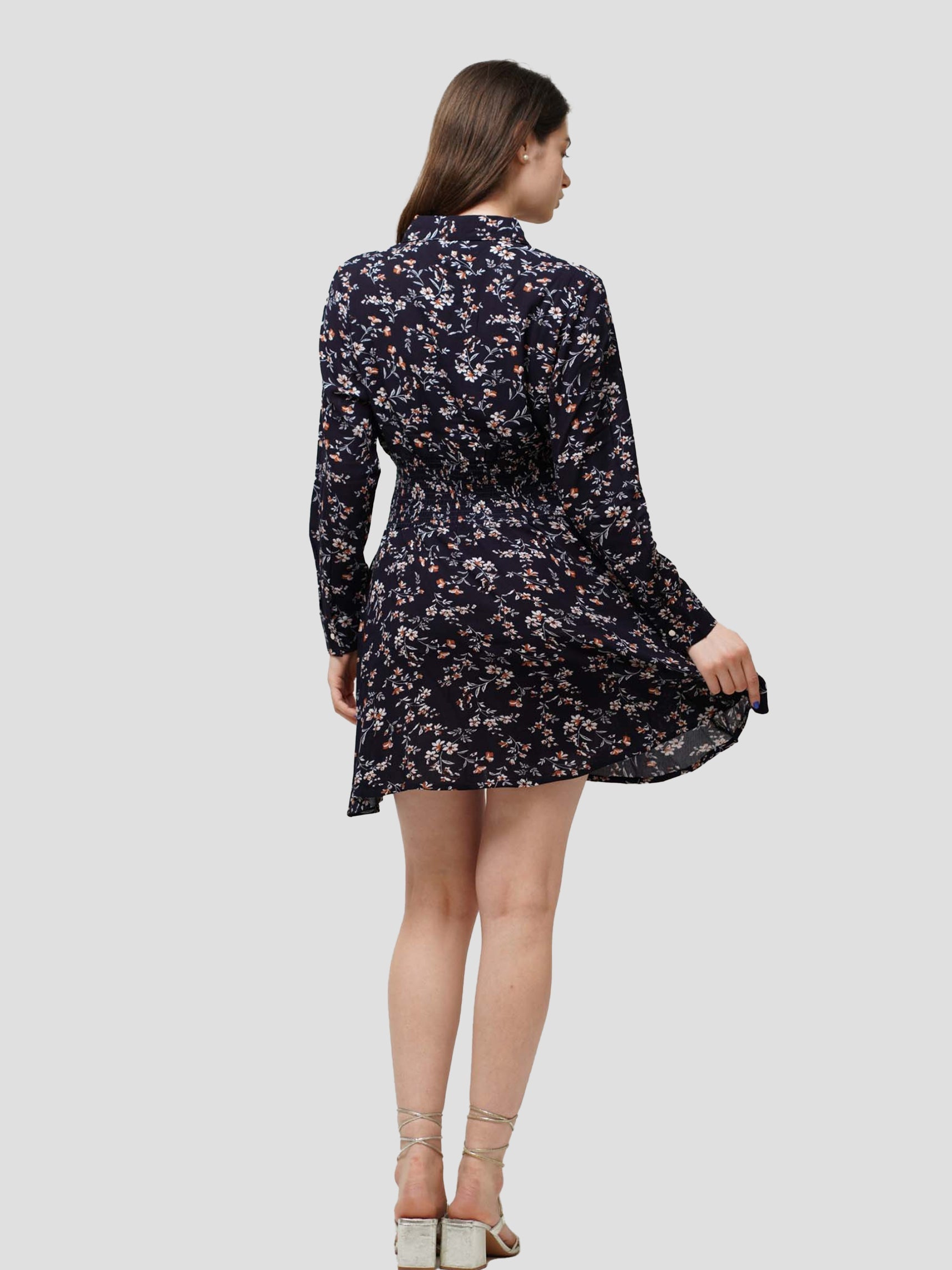 Women Regular Fit Black crape with floral print tops - inteblu